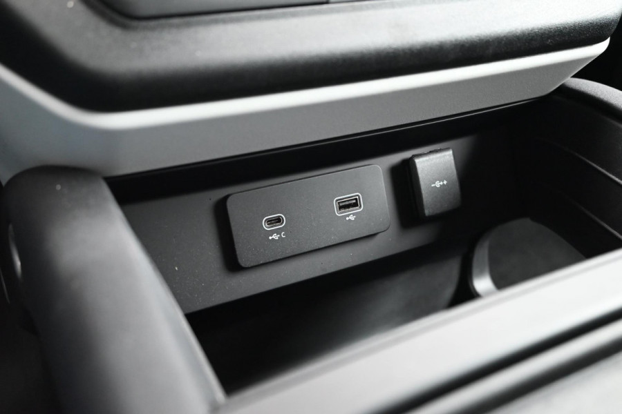 Land Rover Defender 110 2.0 D240 110 240 PK INCL BTW Luchtvering 360 Camera Meridian LED 18''