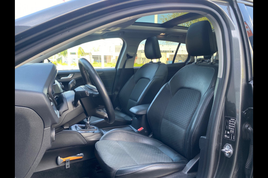 Ford FOCUS Wagon BWJ 2019 | 1.5TDCI 120PK Titanium Bus | TREKHAAK | PANO DAK | CLIMA | NAVI |CARPLAY | FULL LED |