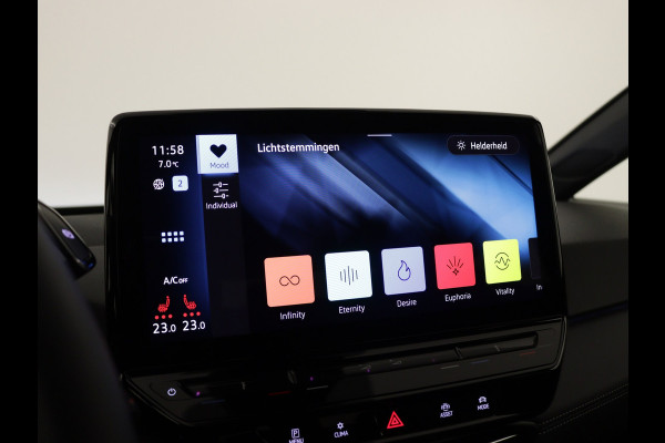 Volkswagen ID.3 Pro Business | Achterlichten LED, luxe uitgevoerd incl. dynamische knipperlichten | Airconditioning automatisch, 2-zone (Climatronic) | Buitenspiegels elektrisch instel-, verwarm- en inklapbaar