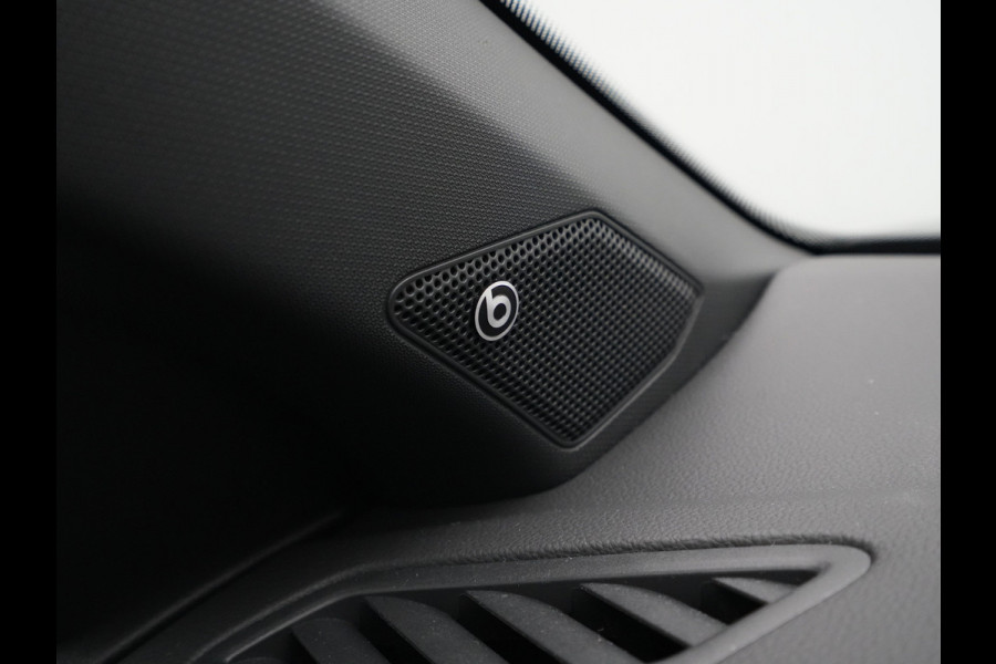 Volkswagen T-Roc R-Line Edition | 'App-Connect' draadloze smartphone integratie | Airconditioning automatisch, 2-zone (Climatronic) | Automatische afstandsregeling (Adaptive Cruise Control)
