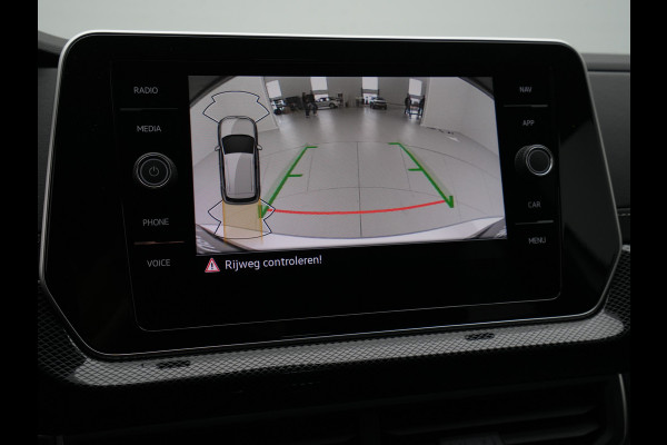 Volkswagen T-Cross R-Line Edition | 'App-Connect' draadloze smartphone integratie | Achterlichten LED | Afstandscontrolesysteem (Front Assist)