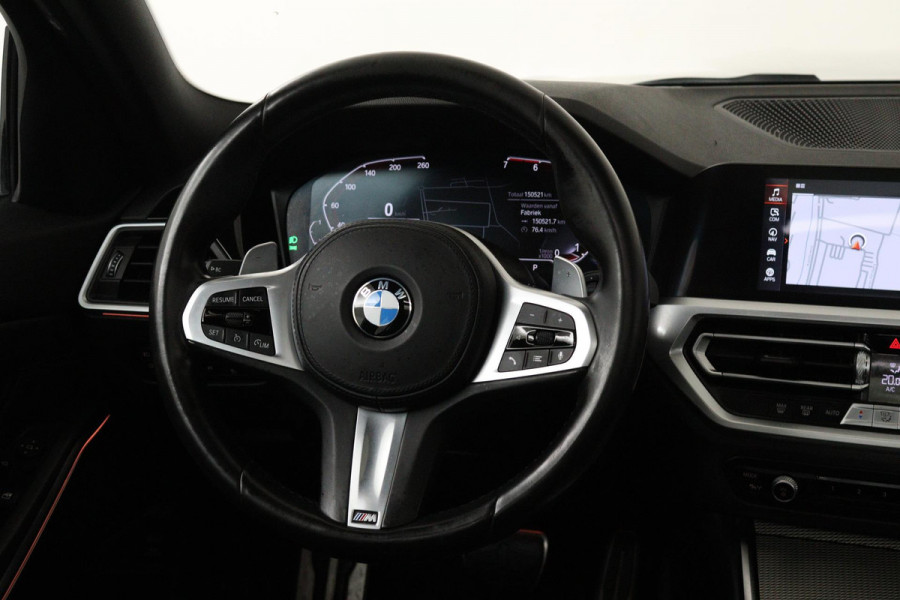 BMW 3 Serie Touring 320i High Executive (PANORAMADAK, TREKHAAK WEGKLAPBAAR, CAMERA, NAVIGATIE, NL-AUTO, DEALER ONDERHOUDEN)