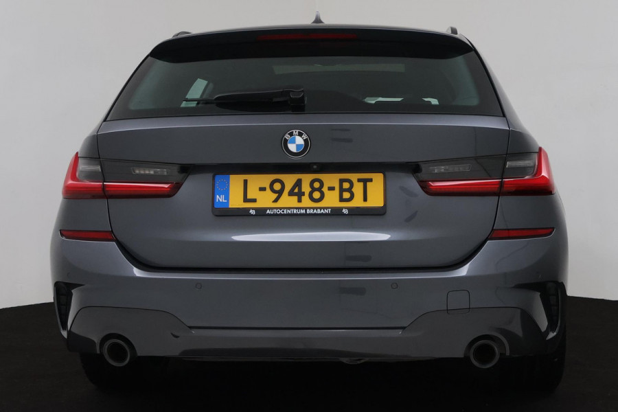 BMW 3 Serie Touring 320i High Executive (PANORAMADAK, TREKHAAK WEGKLAPBAAR, CAMERA, NAVIGATIE, NL-AUTO, DEALER ONDERHOUDEN)