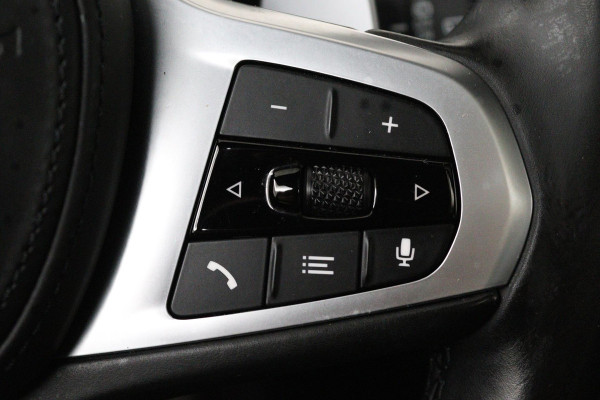 BMW 3 Serie Touring 320i High Executive (PANORAMADAK, TREKHAAK WEGKLAPBAAR, CAMERA, NAVIGATIE, NL-AUTO, DEALER ONDERHOUDEN)