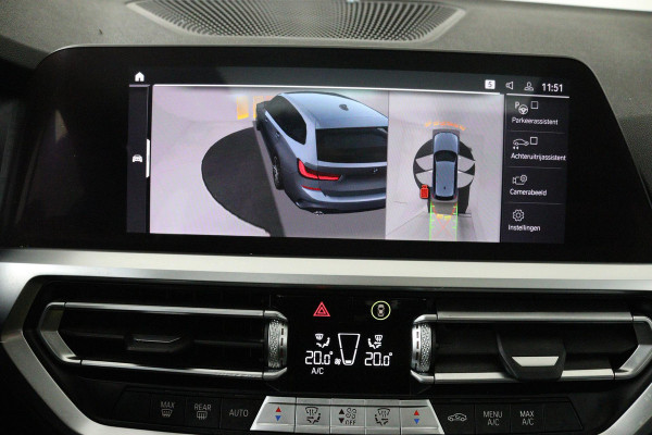 BMW 3 Serie Touring 320i High Executive (PANORAMADAK, TREKHAAK WEGKLAPBAAR, CAMERA, NAVIGATIE, NL-AUTO, DEALER ONDERHOUDEN)