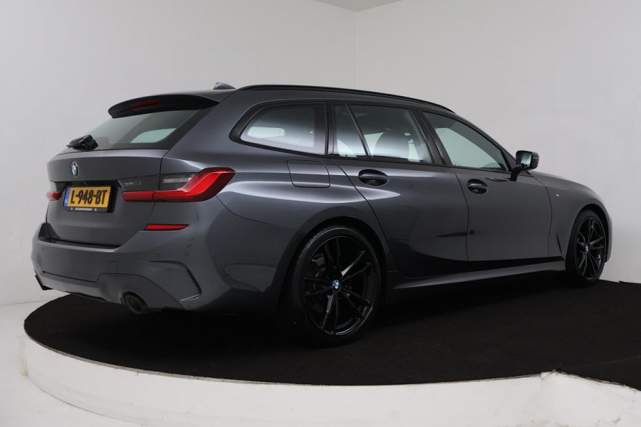 BMW 3 Serie Touring 320i High Executive (PANORAMADAK, TREKHAAK WEGKLAPBAAR, CAMERA, NAVIGATIE, NL-AUTO, DEALER ONDERHOUDEN)