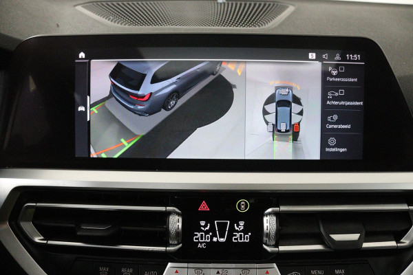 BMW 3 Serie Touring 320i High Executive (PANORAMADAK, TREKHAAK WEGKLAPBAAR, CAMERA, NAVIGATIE, NL-AUTO, DEALER ONDERHOUDEN)
