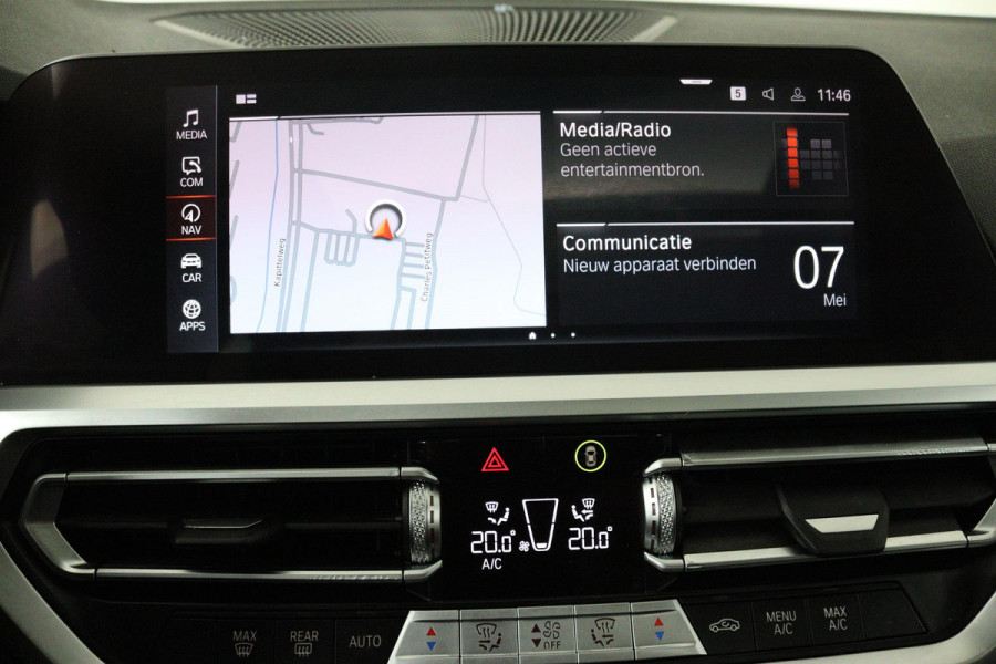 BMW 3 Serie Touring 320i High Executive (PANORAMADAK, TREKHAAK WEGKLAPBAAR, CAMERA, NAVIGATIE, NL-AUTO, DEALER ONDERHOUDEN)