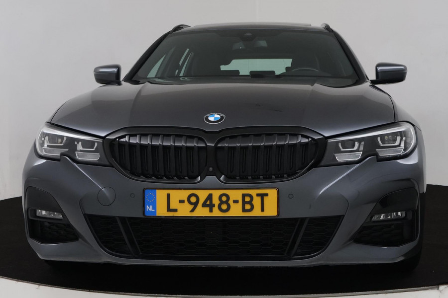 BMW 3 Serie Touring 320i High Executive (PANORAMADAK, TREKHAAK WEGKLAPBAAR, CAMERA, NAVIGATIE, NL-AUTO, DEALER ONDERHOUDEN)