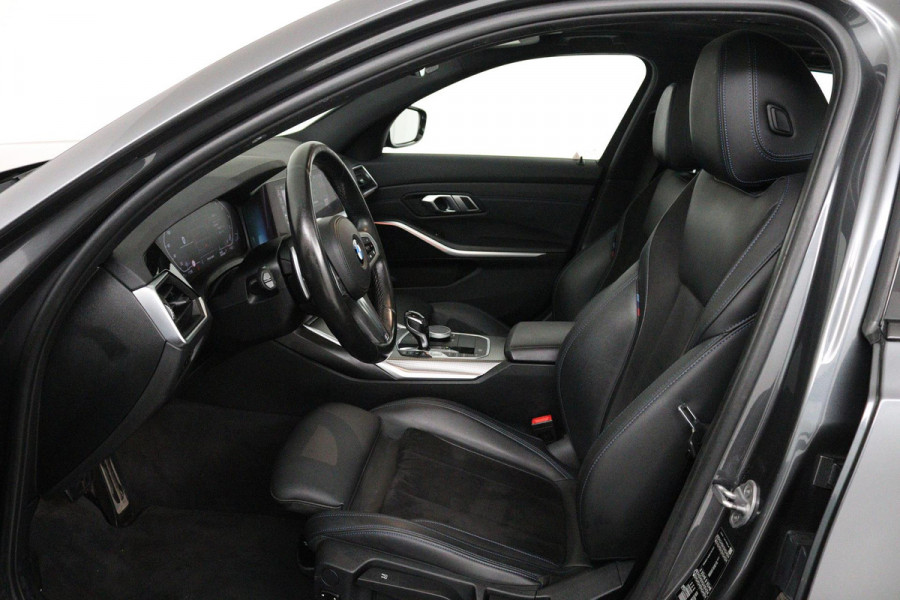BMW 3 Serie Touring 320i High Executive (PANORAMADAK, TREKHAAK WEGKLAPBAAR, CAMERA, NAVIGATIE, NL-AUTO, DEALER ONDERHOUDEN)