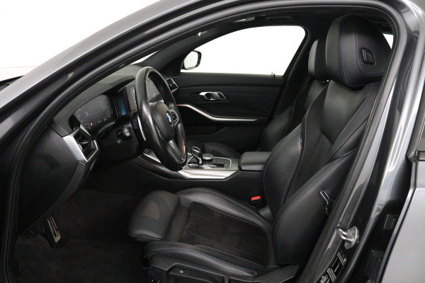BMW 3 Serie Touring 320i High Executive (PANORAMADAK, TREKHAAK WEGKLAPBAAR, CAMERA, NAVIGATIE, NL-AUTO, DEALER ONDERHOUDEN)