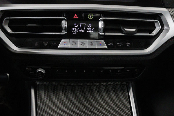 BMW 3 Serie Touring 320i High Executive (PANORAMADAK, TREKHAAK WEGKLAPBAAR, CAMERA, NAVIGATIE, NL-AUTO, DEALER ONDERHOUDEN)