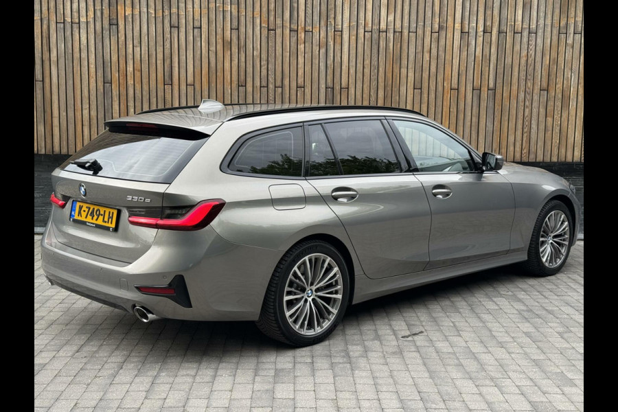 BMW 3 Serie Touring 330e Automaat | Leer | Adaptieve cruise control | DAB radio | Getint glas | LED verlichting | Stoelverwarming | Audio in