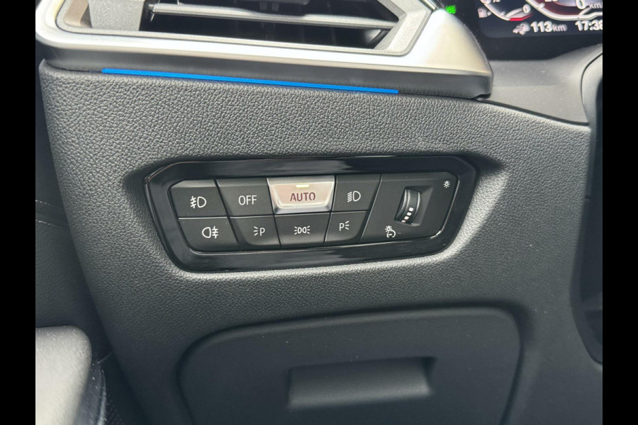 BMW 3 Serie Touring 330e Automaat | Leer | Adaptieve cruise control | DAB radio | Getint glas | LED verlichting | Stoelverwarming | Audio in