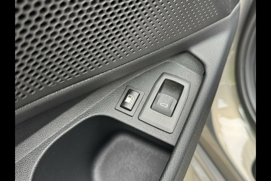 BMW 3 Serie Touring 330e Automaat | Leer | Adaptieve cruise control | DAB radio | Getint glas | LED verlichting | Stoelverwarming | Audio in
