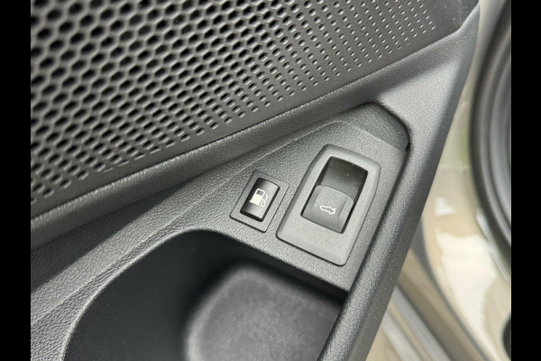 BMW 3 Serie Touring 330e Automaat | Leer | Adaptieve cruise control | DAB radio | Getint glas | LED verlichting | Stoelverwarming | Audio in