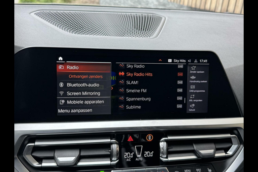 BMW 3 Serie Touring 330e Automaat | Leer | Adaptieve cruise control | DAB radio | Getint glas | LED verlichting | Stoelverwarming | Audio in