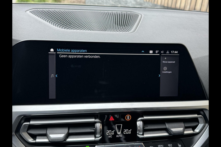 BMW 3 Serie Touring 330e Automaat | Leer | Adaptieve cruise control | DAB radio | Getint glas | LED verlichting | Stoelverwarming | Audio in