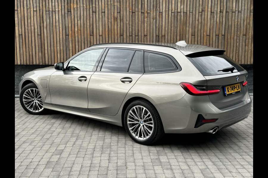 BMW 3 Serie Touring 330e Automaat | Leer | Adaptieve cruise control | DAB radio | Getint glas | LED verlichting | Stoelverwarming | Audio in