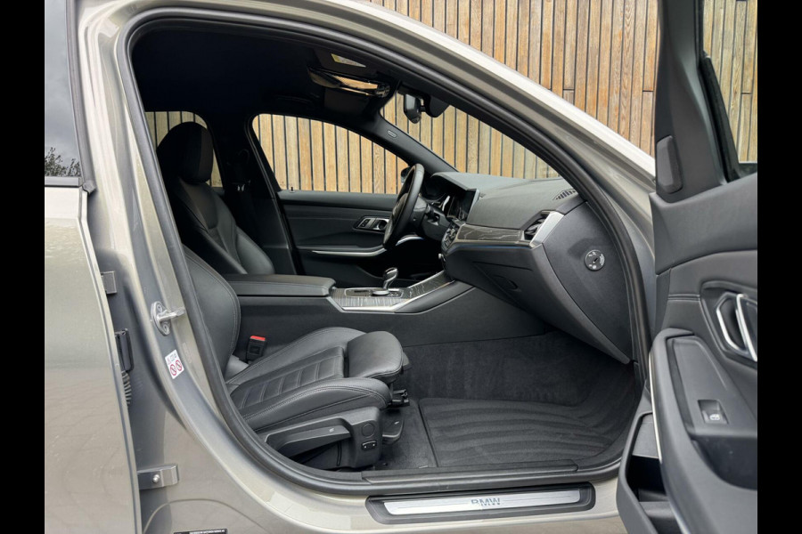 BMW 3 Serie Touring 330e Automaat | Leer | Adaptieve cruise control | DAB radio | Getint glas | LED verlichting | Stoelverwarming | Audio in