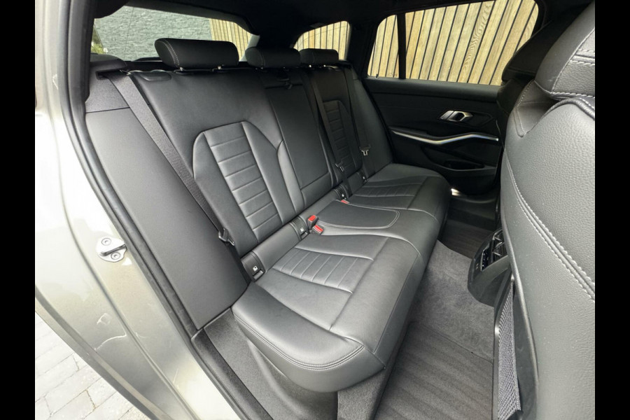 BMW 3 Serie Touring 330e Automaat | Leer | Adaptieve cruise control | DAB radio | Getint glas | LED verlichting | Stoelverwarming | Audio in