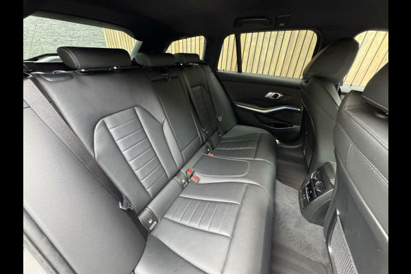 BMW 3 Serie Touring 330e Automaat | Leer | Adaptieve cruise control | DAB radio | Getint glas | LED verlichting | Stoelverwarming | Audio in