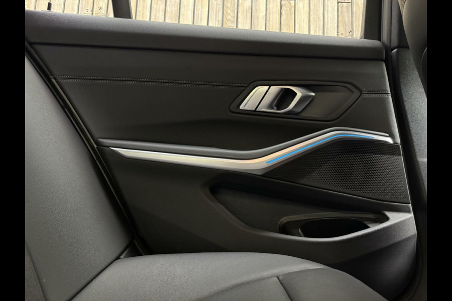 BMW 3 Serie Touring 330e Automaat | Leer | Adaptieve cruise control | DAB radio | Getint glas | LED verlichting | Stoelverwarming | Audio in