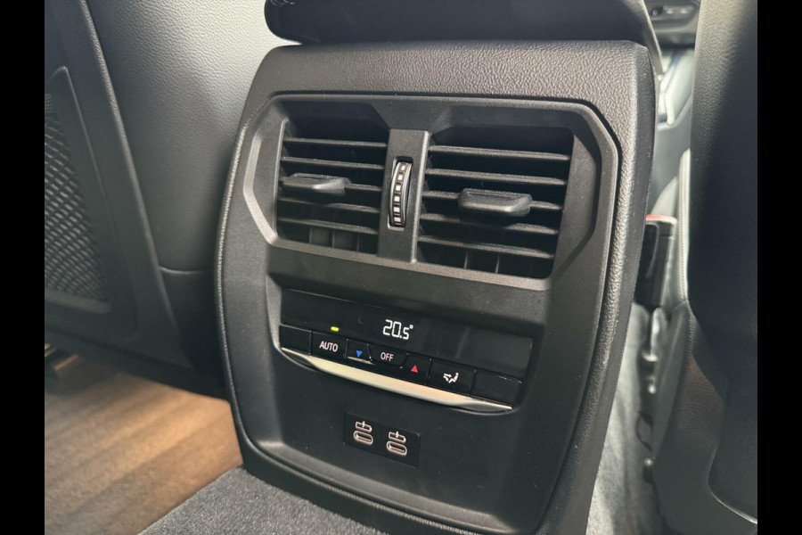 BMW 3 Serie Touring 330e Automaat | Leer | Adaptieve cruise control | DAB radio | Getint glas | LED verlichting | Stoelverwarming | Audio in