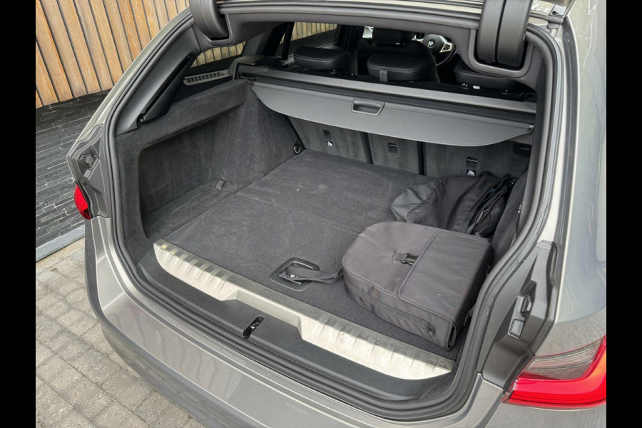 BMW 3 Serie Touring 330e Automaat | Leer | Adaptieve cruise control | DAB radio | Getint glas | LED verlichting | Stoelverwarming | Audio in