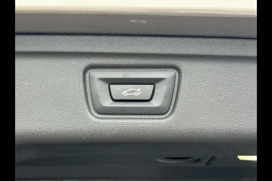 BMW 3 Serie Touring 330e Automaat | Leer | Adaptieve cruise control | DAB radio | Getint glas | LED verlichting | Stoelverwarming | Audio in