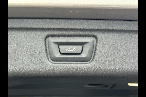 BMW 3 Serie Touring 330e Automaat | Leer | Adaptieve cruise control | DAB radio | Getint glas | LED verlichting | Stoelverwarming | Audio in