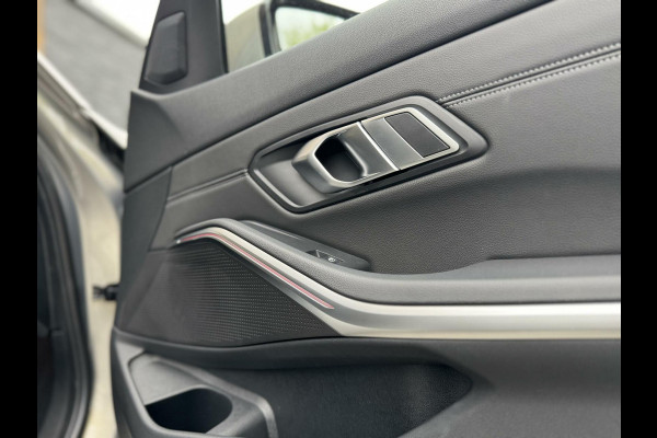 BMW 3 Serie Touring 330e Automaat | Leer | Adaptieve cruise control | DAB radio | Getint glas | LED verlichting | Stoelverwarming | Audio in