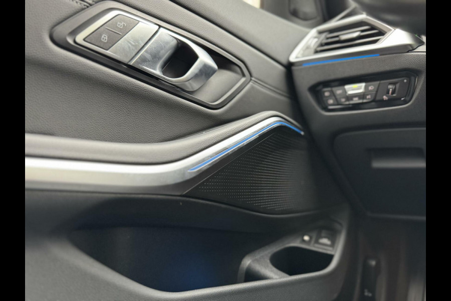 BMW 3 Serie Touring 330e Automaat | Leer | Adaptieve cruise control | DAB radio | Getint glas | LED verlichting | Stoelverwarming | Audio in