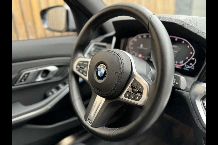 BMW 3 Serie Touring 330e Automaat | Leer | Adaptieve cruise control | DAB radio | Getint glas | LED verlichting | Stoelverwarming | Audio in