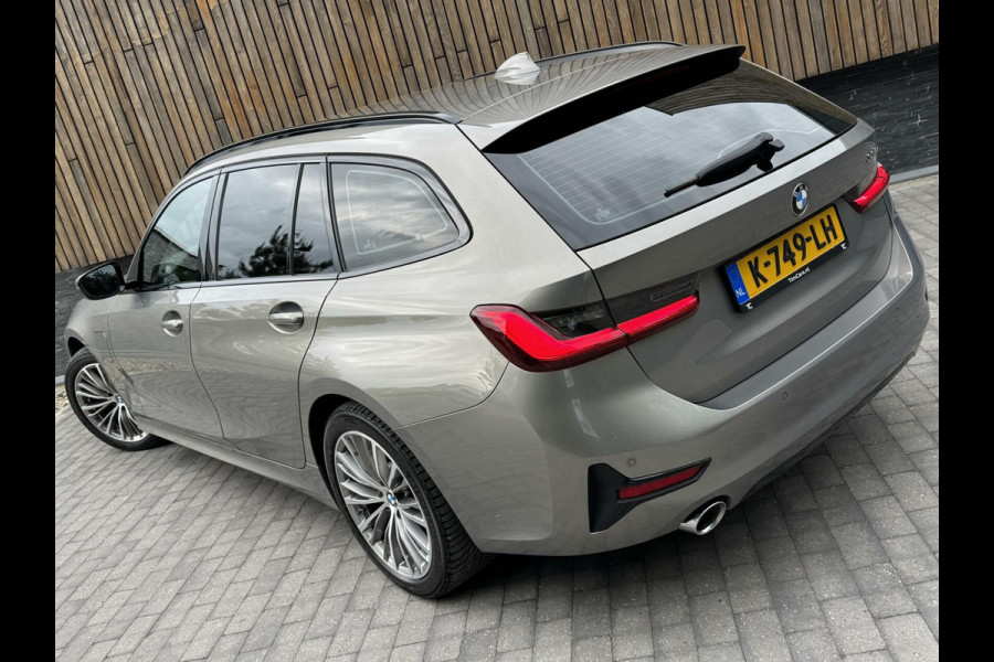 BMW 3 Serie Touring 330e Automaat | Leer | Adaptieve cruise control | DAB radio | Getint glas | LED verlichting | Stoelverwarming | Audio in