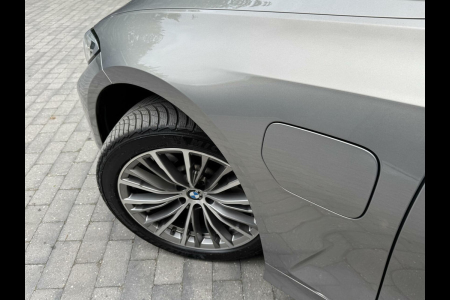 BMW 3 Serie Touring 330e Automaat | Leer | Adaptieve cruise control | DAB radio | Getint glas | LED verlichting | Stoelverwarming | Audio in