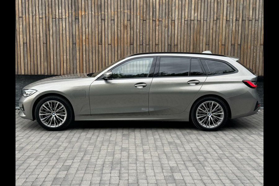 BMW 3 Serie Touring 330e Automaat | Leer | Adaptieve cruise control | DAB radio | Getint glas | LED verlichting | Stoelverwarming | Audio in