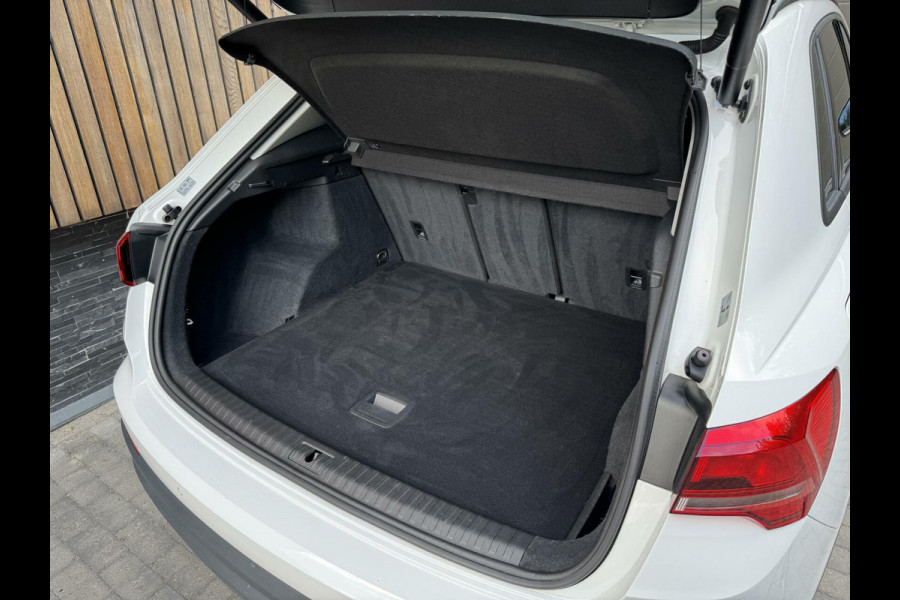 Audi Q3 35 TFSI Pro Line Automaat 150pk | Climate control | Cruise control | Apple CarPlay | Trekhaak uitklapbaar | Sportstoelen | LED v
