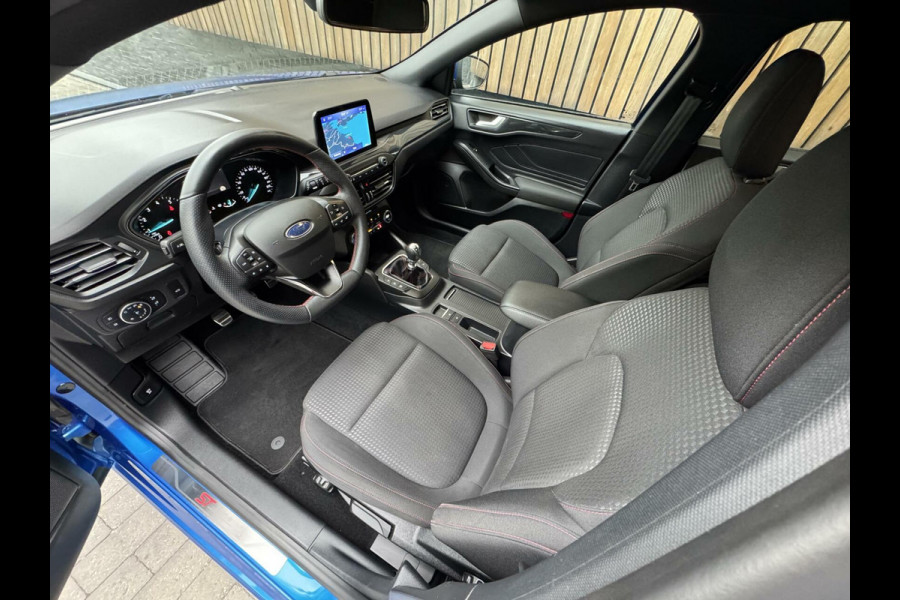 Ford FOCUS Wagon 1.0 EcoBoost Hybrid ST Line | Navigatiesysteem | Stoelverwarming | Stuurverwarming | LED verlichting | Apple CarPlay | Achteruit
