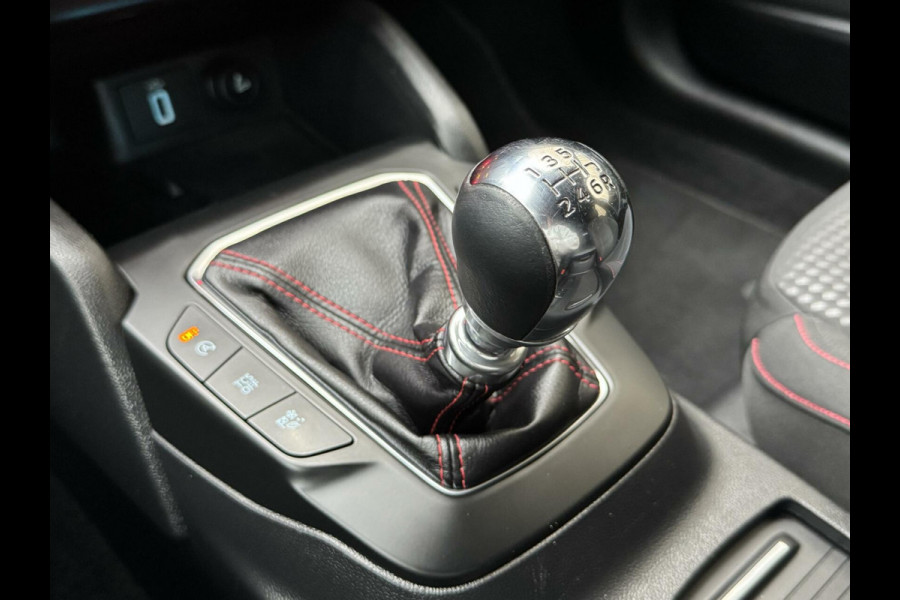 Ford FOCUS Wagon 1.0 EcoBoost Hybrid ST Line | Navigatiesysteem | Stoelverwarming | Stuurverwarming | LED verlichting | Apple CarPlay | Achteruit
