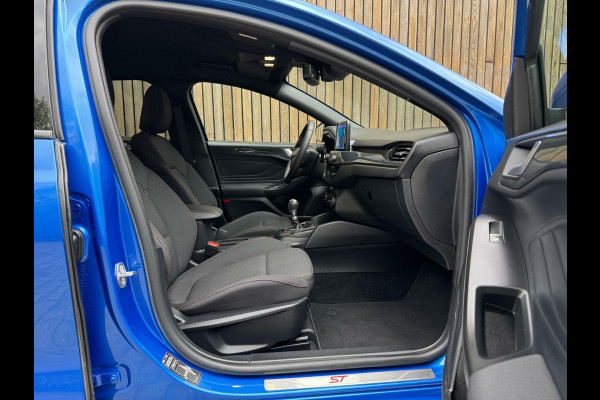 Ford FOCUS Wagon 1.0 EcoBoost Hybrid ST Line | Navigatiesysteem | Stoelverwarming | Stuurverwarming | LED verlichting | Apple CarPlay | Achteruit