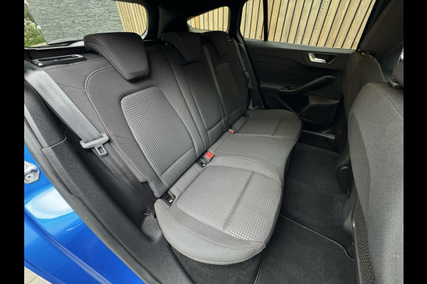 Ford FOCUS Wagon 1.0 EcoBoost Hybrid ST Line | Navigatiesysteem | Stoelverwarming | Stuurverwarming | LED verlichting | Apple CarPlay | Achteruit
