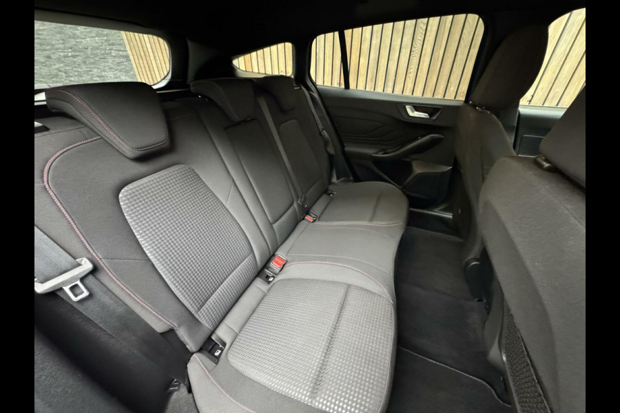 Ford FOCUS Wagon 1.0 EcoBoost Hybrid ST Line | Navigatiesysteem | Stoelverwarming | Stuurverwarming | LED verlichting | Apple CarPlay | Achteruit
