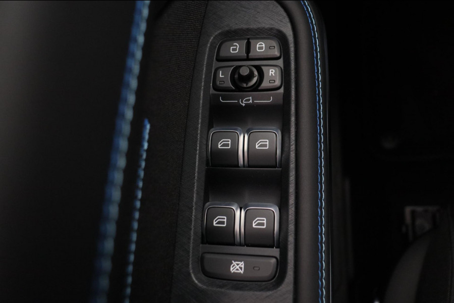 Lynk & Co 01 1.5 261PK Plug-in Hybrid *Zwarte hemel* 360* camera Pano/dak Apple/Carplay Adaptive/Cruise