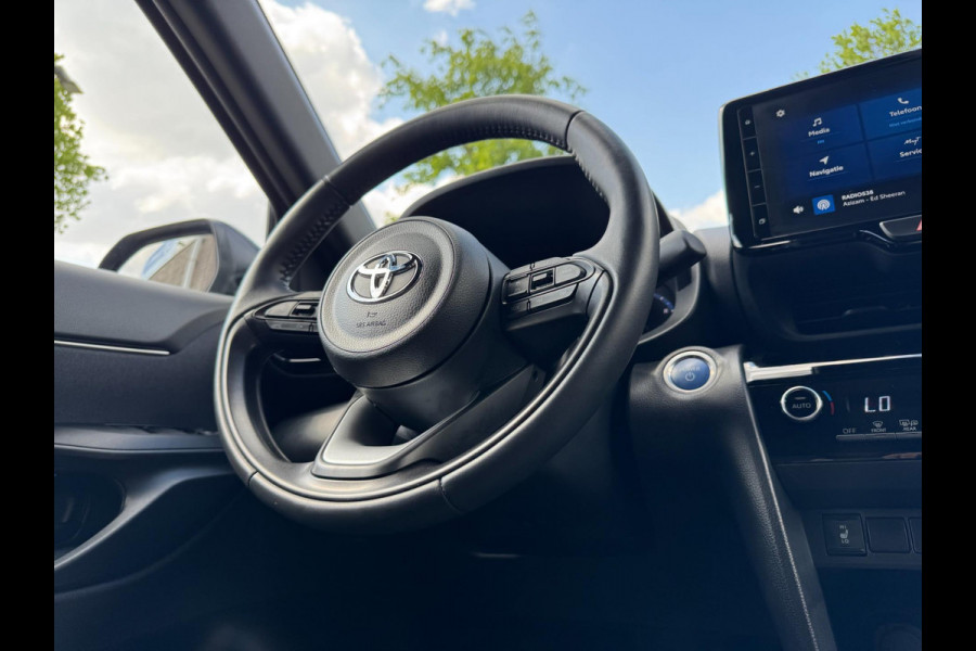 Toyota Yaris Cross 1.5 Hybrid Style PANODAK / HEAD-UP / ELEKTR KLEP / NAVI / CAMERA / CRUISE / WINTERPACK / ECC
