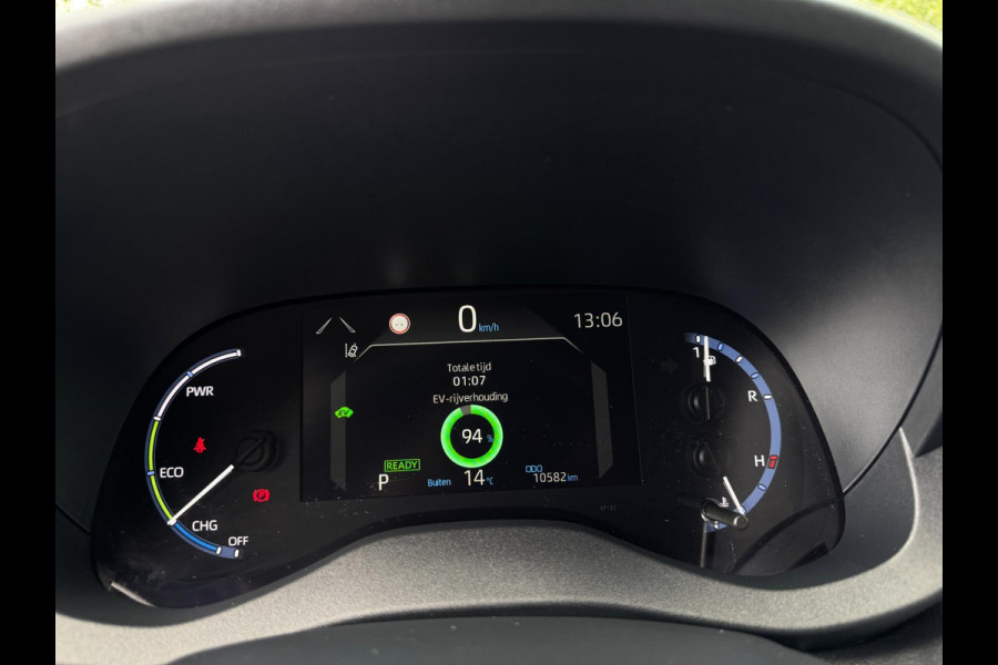 Toyota Yaris Cross 1.5 Hybrid Style PANODAK / HEAD-UP / ELEKTR KLEP / NAVI / CAMERA / CRUISE / WINTERPACK / ECC
