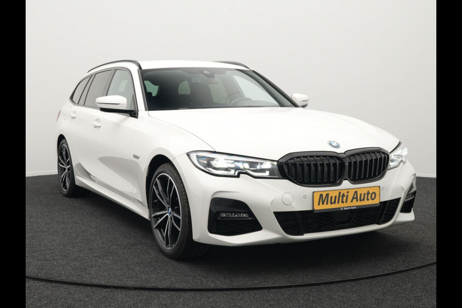 BMW 3 Serie Touring 320e M Sport Plug In Hybrid Dealer O.H PHEV | Adaptive Cruise | Alcantara Sportstoelen Verwarmd | 19"L.M | Sfeerverlichting | Carplay | DAB | Virtual | Navi Full Map |
