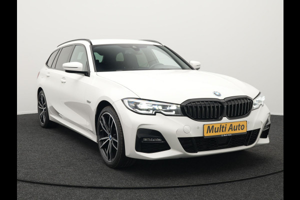BMW 3 Serie Touring 320e M Sport Plug In Hybrid Dealer O.H PHEV | Adaptive Cruise | Alcantara Sportstoelen Verwarmd | 19"L.M | Sfeerverlichting | Carplay | DAB | Virtual | Navi Full Map |