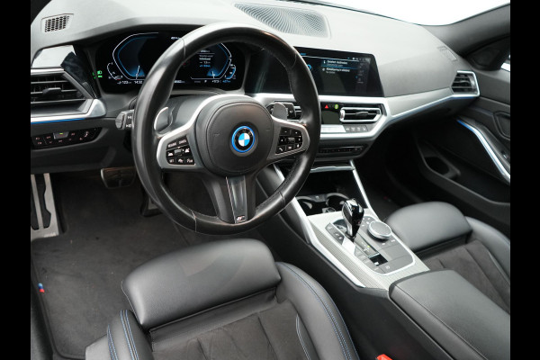 BMW 3 Serie Touring 320e M Sport Plug In Hybrid Dealer O.H PHEV | Adaptive Cruise | Alcantara Sportstoelen Verwarmd | 19"L.M | Sfeerverlichting | Carplay | DAB | Virtual | Navi Full Map |