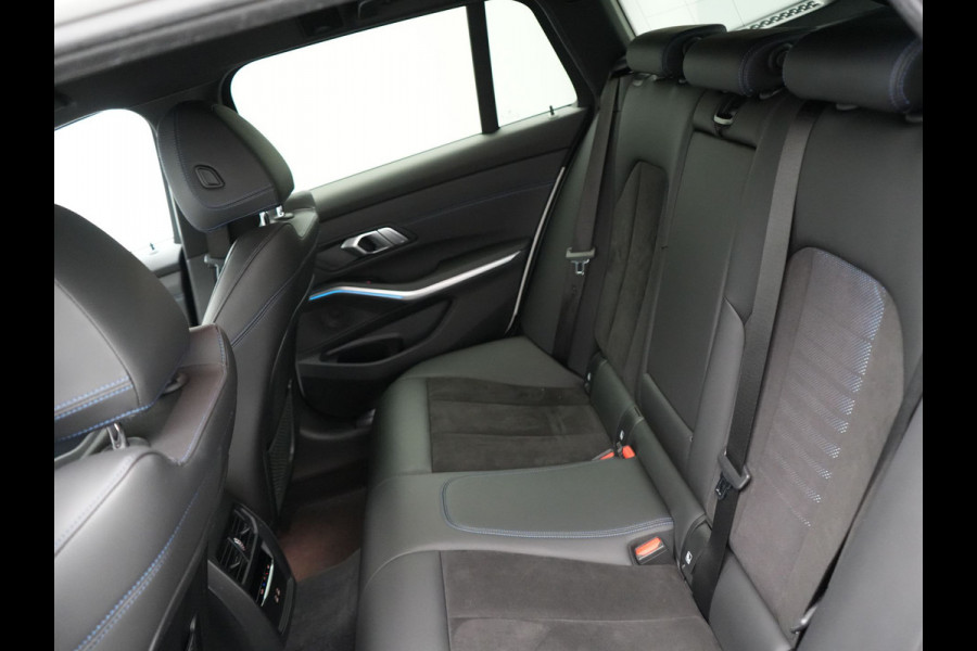BMW 3 Serie Touring 320e M Sport Plug In Hybrid Dealer O.H PHEV | Adaptive Cruise | Alcantara Sportstoelen Verwarmd | 19"L.M | Sfeerverlichting | Carplay | DAB | Virtual | Navi Full Map |